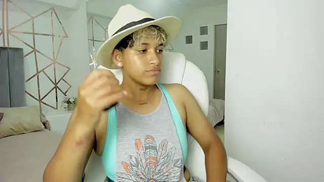 Snapshot of Dominick_jones chatting on 01.11.25 Dominick jones online show from 01.11.25