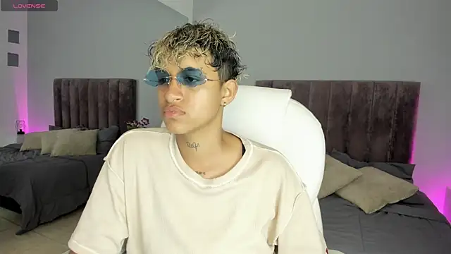 Snapshot of Dominick_jones chatting on 01.19.25 Dominick jones online show from 01.19.25