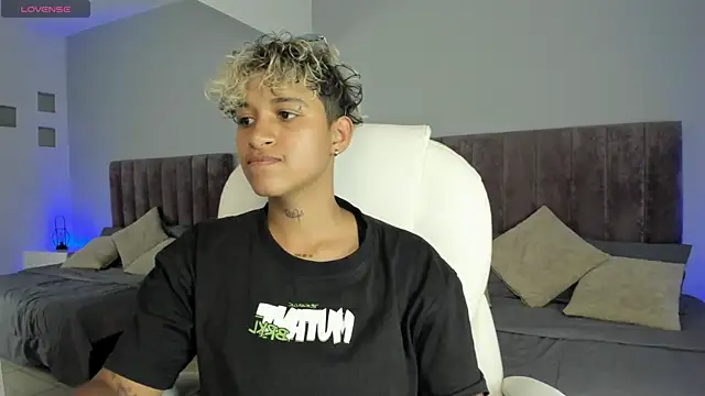 Snapshot of Dominick_jones chatting on 01.20.25 Dominick jones online show from 01.20.25