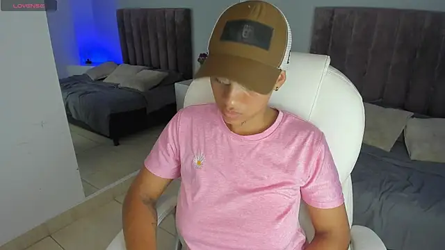 Snapshot of Dominick_jones chatting on 01.23.25 Dominick jones online show from 01.23.25