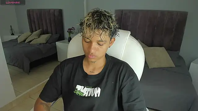 Snapshot of Dominick_jones chatting on 01.23.25 Dominick jones online show from 01.23.25