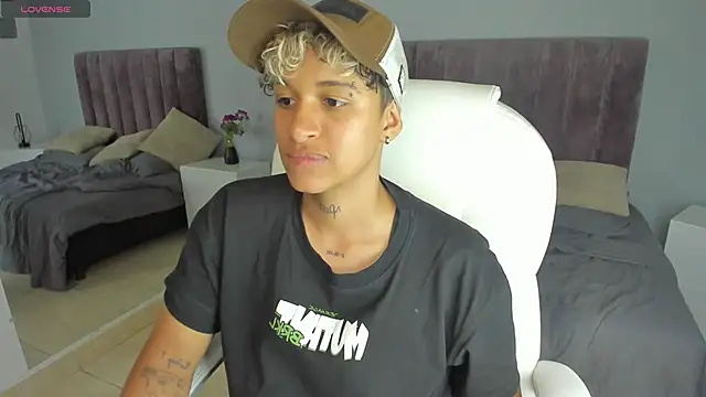 Snapshot of Dominick_jones chatting on 01.23.25 Dominick jones online show from 01.23.25