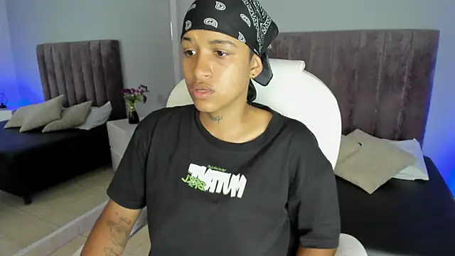 Snapshot of Dominick_jones chatting on 01.29.25 Dominick jones online show from 01.29.25