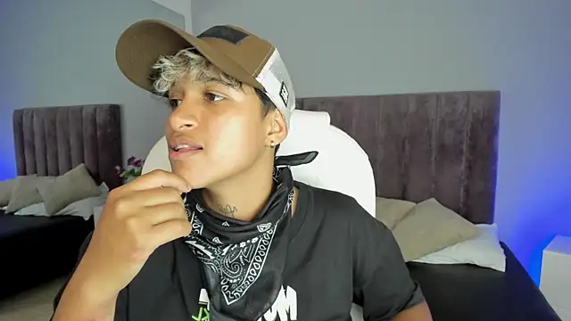 Snapshot of Dominick_jones chatting on 01.30.25 Dominick jones online show from 01.30.25