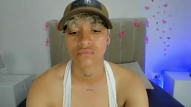 Snapshot of Dominick_jones chatting on 02.01.25 Dominick jones online show from 02.01.25