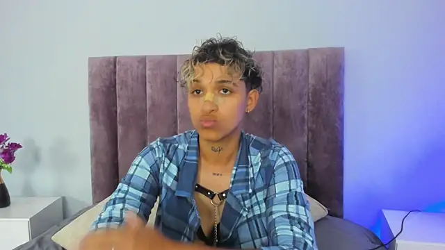 Snapshot of Dominick_jones chatting on 02.13.25 Dominick jones online show from 02.13.25