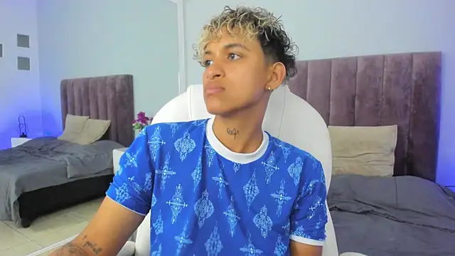 Snapshot of Dominick_jones chatting on 02.13.25 Dominick jones online show from 02.13.25