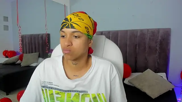 Snapshot of Dominick_jones chatting on 02.15.25 Dominick jones online show from 02.15.25