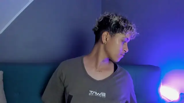 Snapshot of Dominick_jones chatting on 02.28.25 Dominick jones online show from 02.28.25