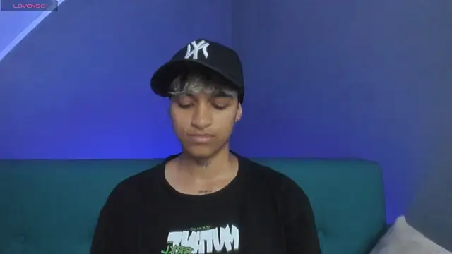 Snapshot of Dominick_jones chatting on 03.04.25 Dominick jones online show from 03.04.25