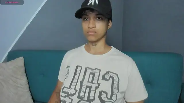 Snapshot of Dominick_jones chatting on 03.05.25 Dominick jones online show from 03.05.25