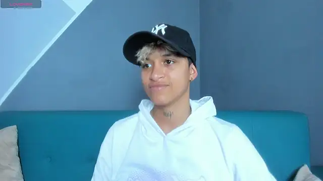 Snapshot of Dominick_jones chatting on 03.06.25 Dominick jones online show from 03.06.25