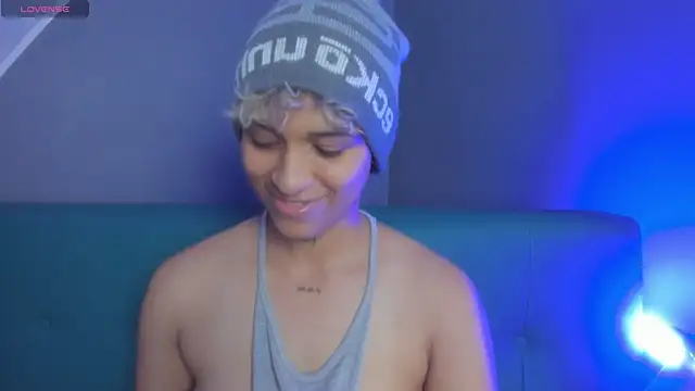 Snapshot of Dominick_jones chatting on 03.09.25 Dominick jones online show from 03.09.25