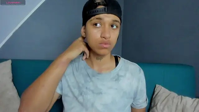 Snapshot of Dominick_jones chatting on 03.10.25 Dominick jones online show from 03.10.25