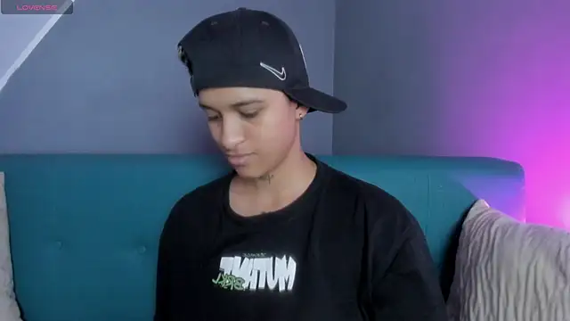 Snapshot of Dominick_jones chatting on 03.11.25 Dominick jones online show from 03.11.25