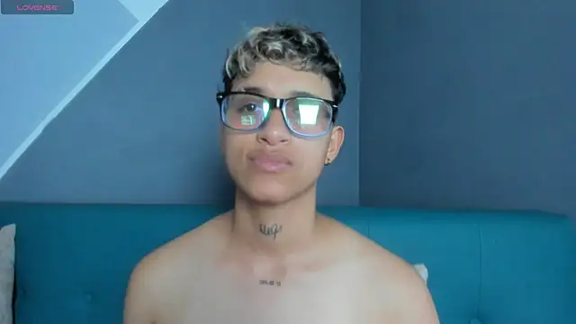 Snapshot of Dominick_jones chatting on 03.13.25 Dominick jones online show from 03.13.25