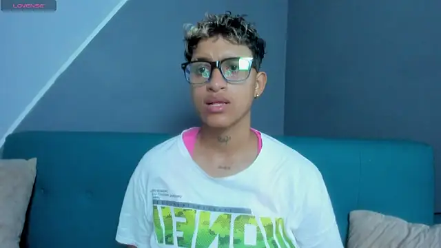 Snapshot of Dominick_jones chatting on 03.14.25 Dominick jones online show from 03.14.25