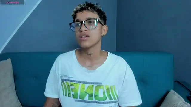 Snapshot of Dominick_jones chatting on 03.15.25 Dominick jones online show from 03.15.25