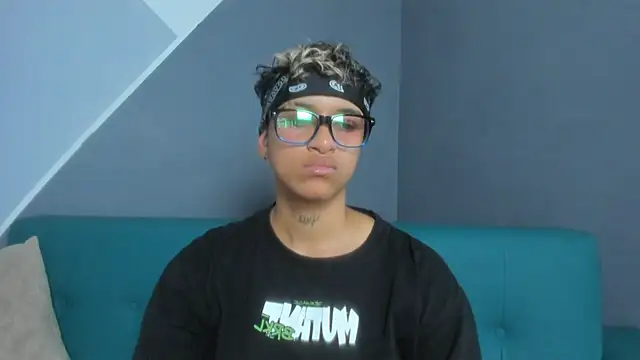 Snapshot of Dominick_jones chatting on 03.18.25 Dominick jones online show from 03.18.25