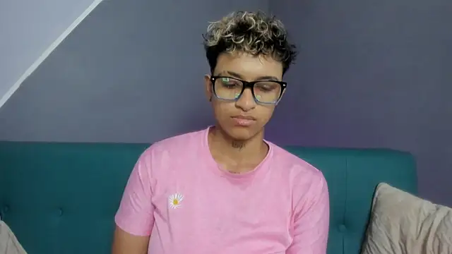 Snapshot of Dominick_jones chatting on 03.20.25 Dominick jones online show from 03.20.25