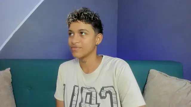 Snapshot of Dominick_jones chatting on 03.22.25 Dominick jones online show from 03.22.25