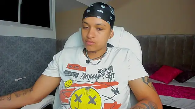 Snapshot of Dominick_jones chatting on 09.09.25 Dominick jones online show from 09.09.25