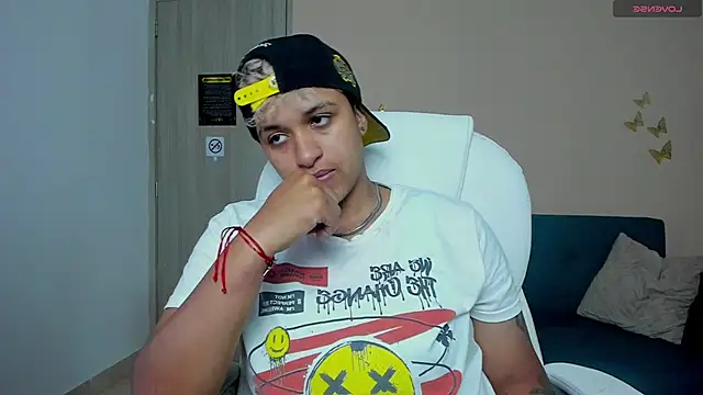 Snapshot of Dominick_jones chatting on 09.22.25 Dominick jones online show from 09.22.25