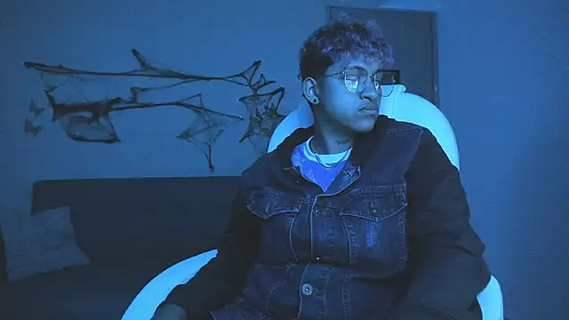 Snapshot of Dominick_jones chatting on 10.09.25 Dominick jones online show from 10.09.25