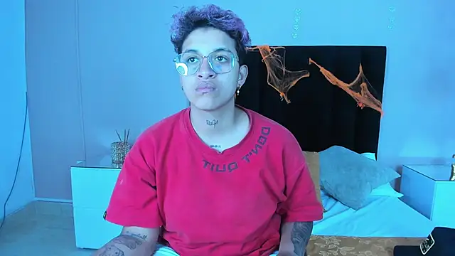 Snapshot of Dominick_jones chatting on 10.16.25 Dominick jones online show from 10.16.25