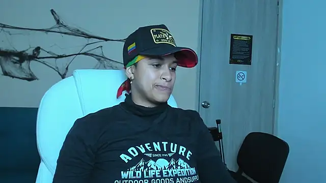 Snapshot of Dominick_jones chatting on 10.18.25 Dominick jones online show from 10.18.25