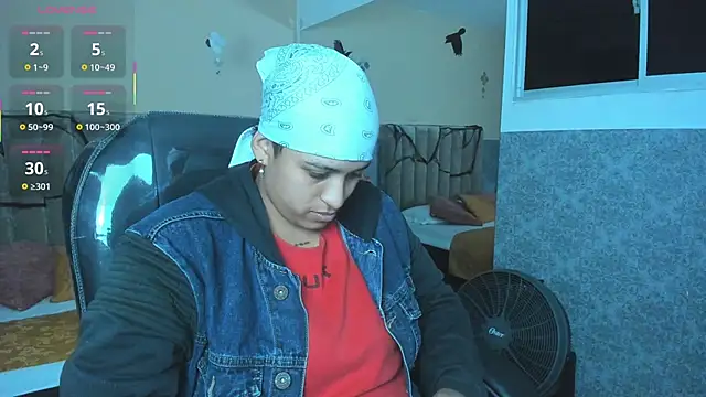 Snapshot of Dominick_jones chatting on 10.30.25 Dominick jones online show from 10.30.25