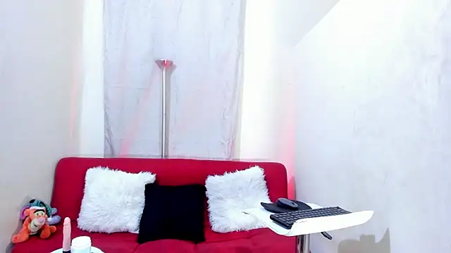 Mariana 16  online show from 03.12.25