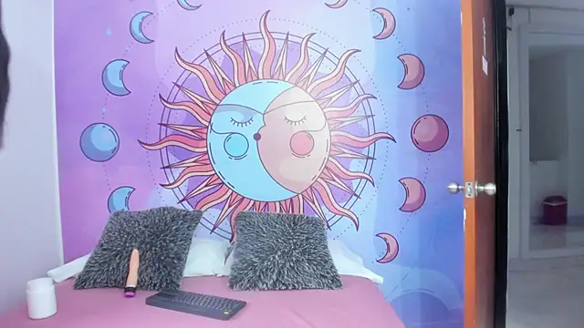 Mariana 16  online show from 09.18.25