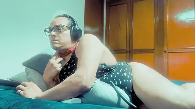 Snapshot of NikkelSofia chatting on 01.13.26 NikkelSofia online show from 01.13.26