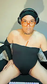 Snapshot of NikkelSofia chatting on 05.18.26 NikkelSofia online show from 05.18.26