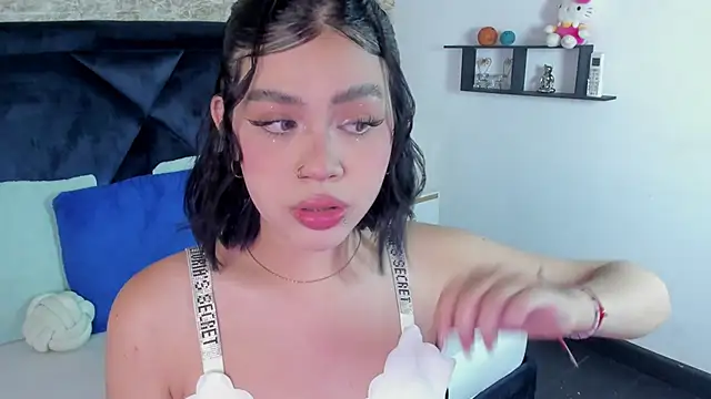 Lily Woodz online show from 11.21.25