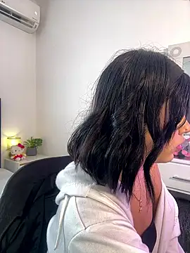 Lily Woodz online show from 01.12.26