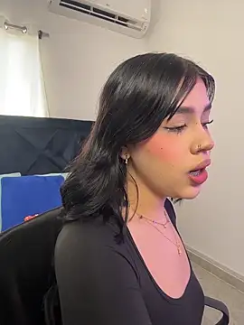 Lily Woodz online show from 02.15.26