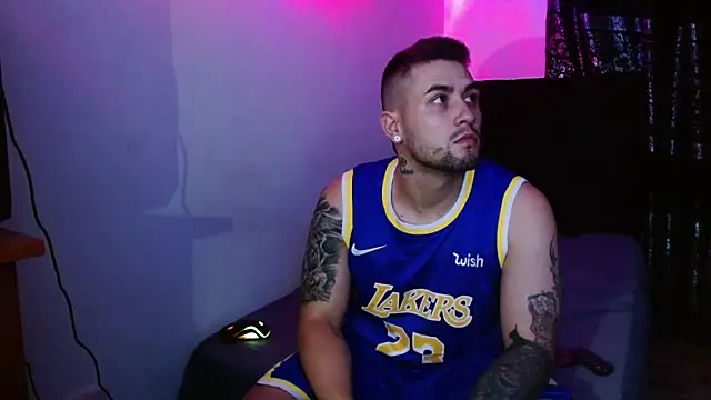 Snapshot of miia-liiam chatting on 12.05.25 miia-liiam online show from 12.05.25