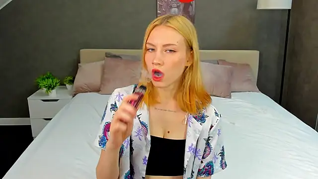 Mollly Rouge online show from 03.21.25