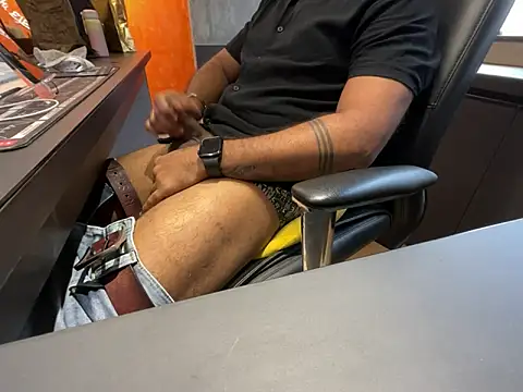 Snapshot of Nil_Talreja chatting on 09.12.25 Nil Talreja online show from 09.12.25