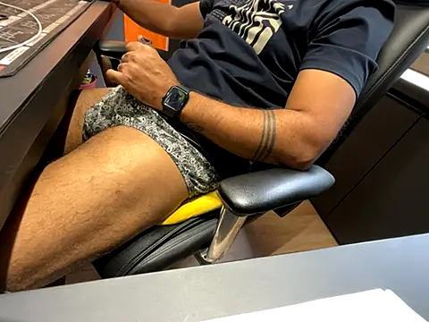 Snapshot of Nil_Talreja chatting on 10.13.25 Nil Talreja online show from 10.13.25