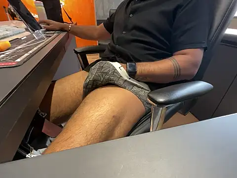 Snapshot of Nil_Talreja chatting on 11.12.25 Nil Talreja online show from 11.12.25