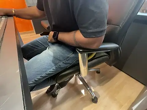 Snapshot of Nil_Talreja chatting on 12.18.25 Nil Talreja online show from 12.18.25