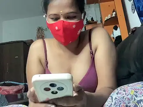 Snapshot of Tamil_Sanjana_ chatting on 12.19.25 Tamil Sanjana online show from 12.19.25