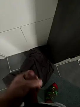 Snapshot of BobMeinster chatting on 11.25.25 BobMeinster online show from 11.25.25