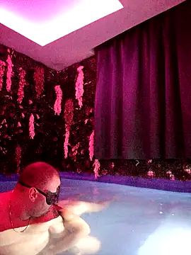 Snapshot of Coppiatrasgressiva chatting on 10.14.25 Coppiatrasgressiva online show from 10.14.25