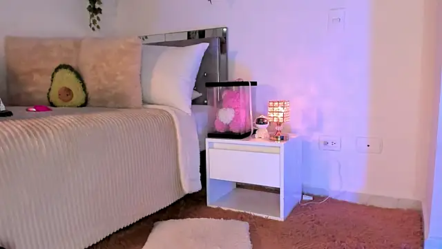 Alissonroses online show from 10.31.25