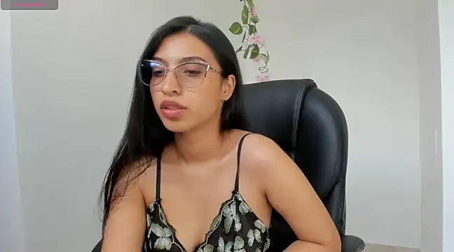 Snapshot of Ninna--1 chatting on 02.13.25 Ninna--1 online show from 02.13.25