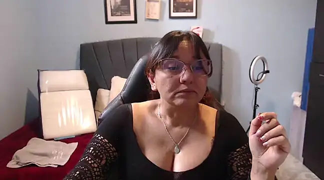Snapshot of AngelRouss chatting on 02.25.25 AngelRouss online show from 02.25.25